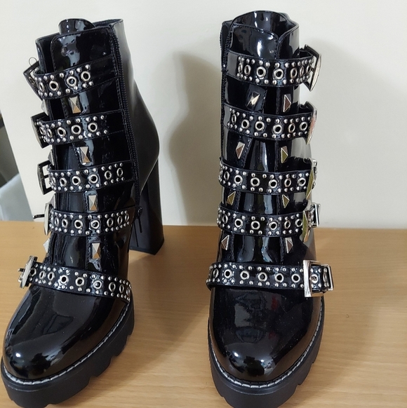 azalea wang Shoes - Azalea Wang studded chunky heel ankle boot